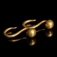 A Pair of Chinese Gold 'Clove' Earrings, Erhuan, Ming Dynasty 明 "周南記”釘頭金丁香耳環一對