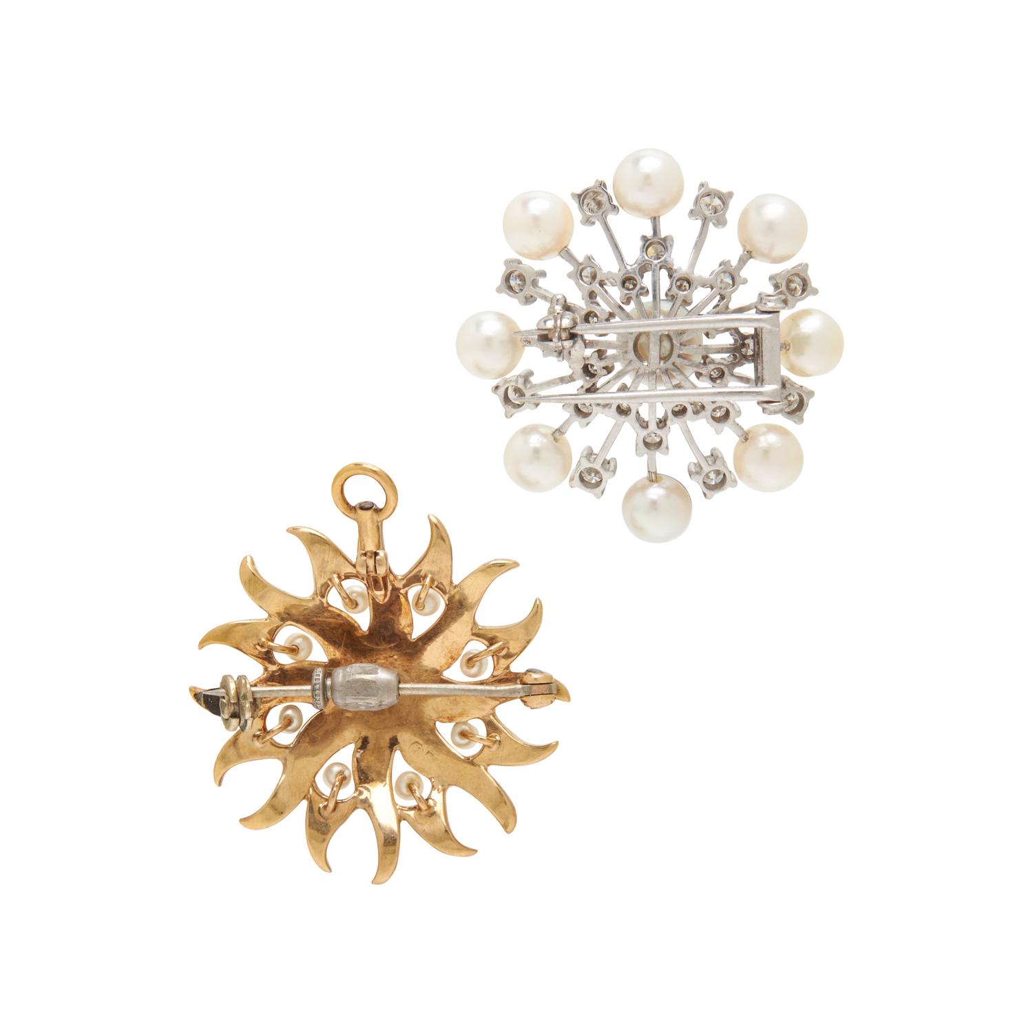 PAIR OF GOLD AND CULTURED PEARL BROOCHES
