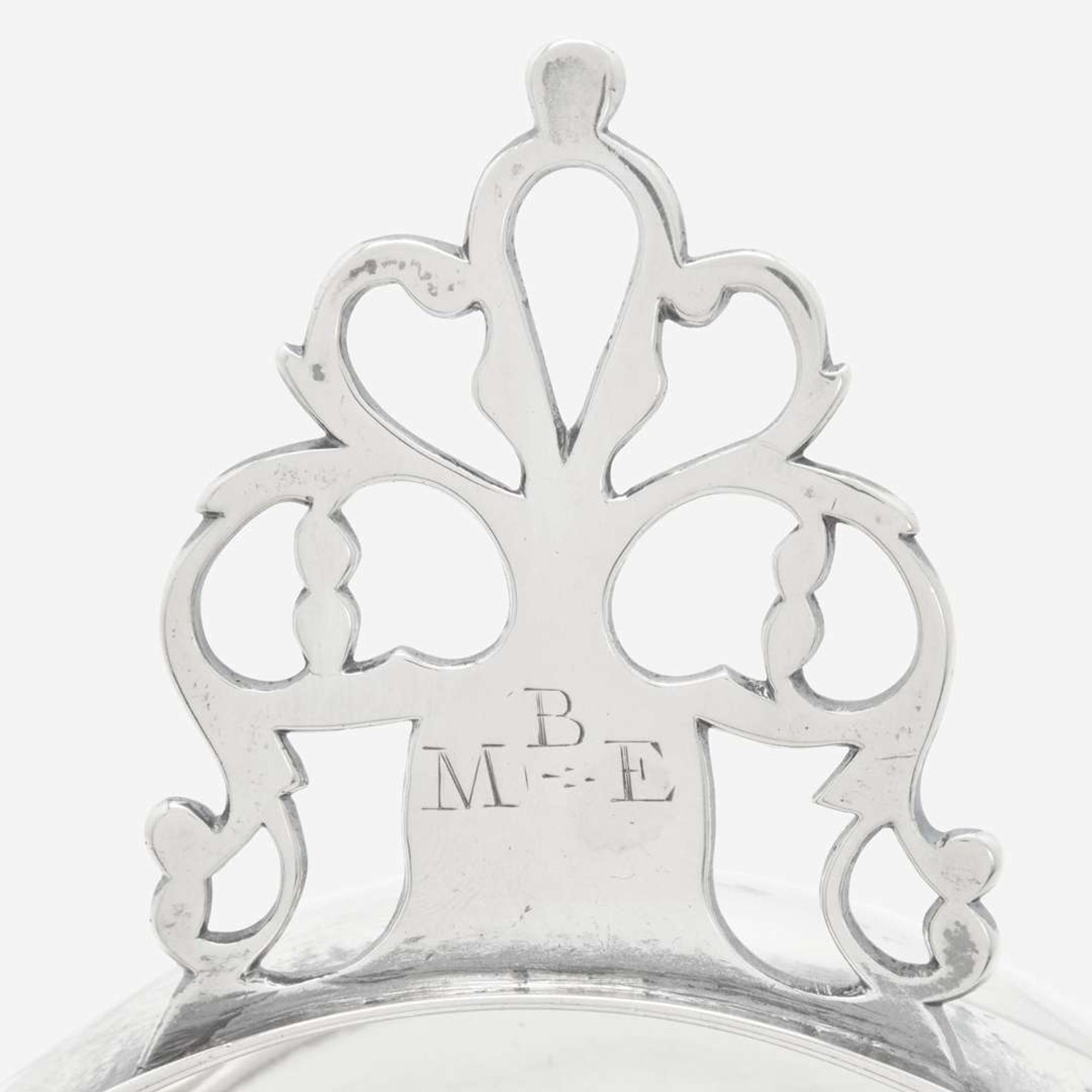 A silver porringer Jacob Hurd (1703-1758), Boston, MA, circa 1740