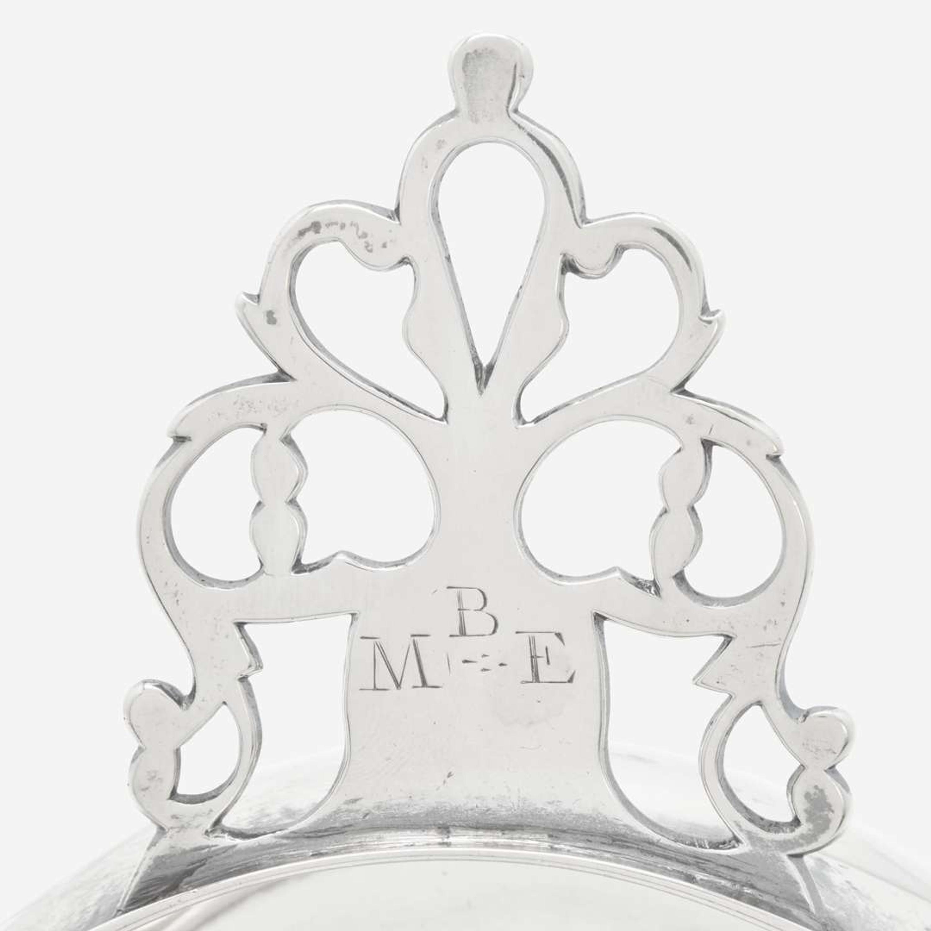A silver porringer Jacob Hurd (1703-1758), Boston, MA, circa 1740