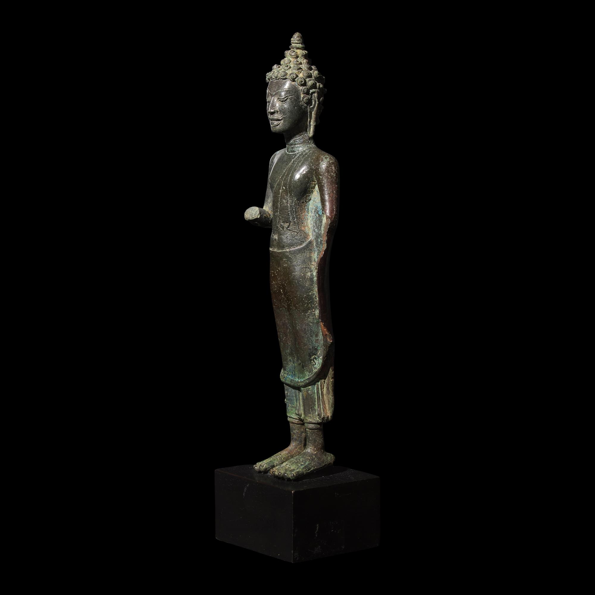A Thai Copper Alloy Figure of Buddha, Mon-Dvaravati, 7th-8th Century 暹羅七-八世紀 青銅佛