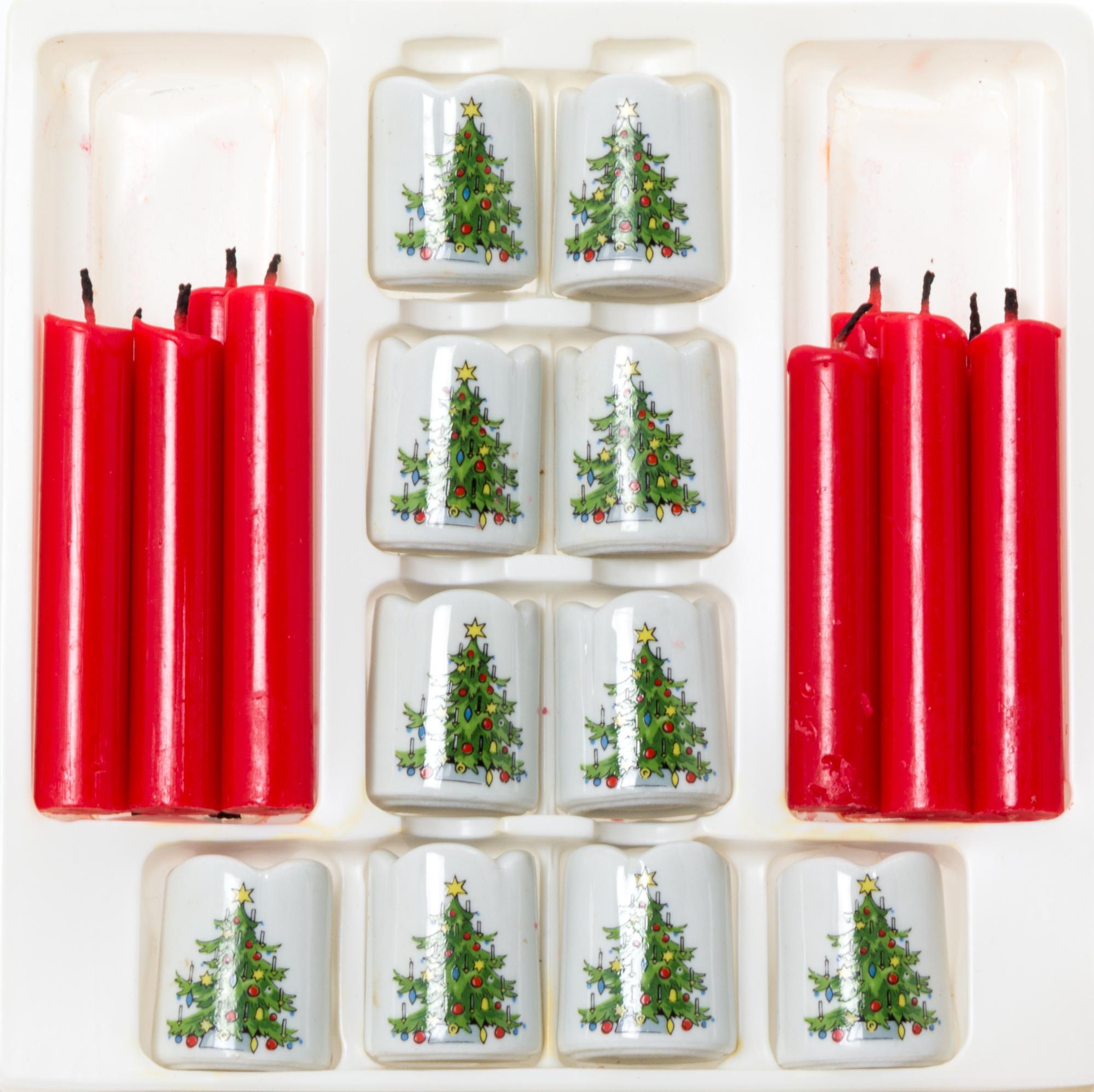 An Extensive Spode Christmas Dinnerware Set Diameter of dinner plates 10 1/2 inches. — LATE 20TH CENTURY