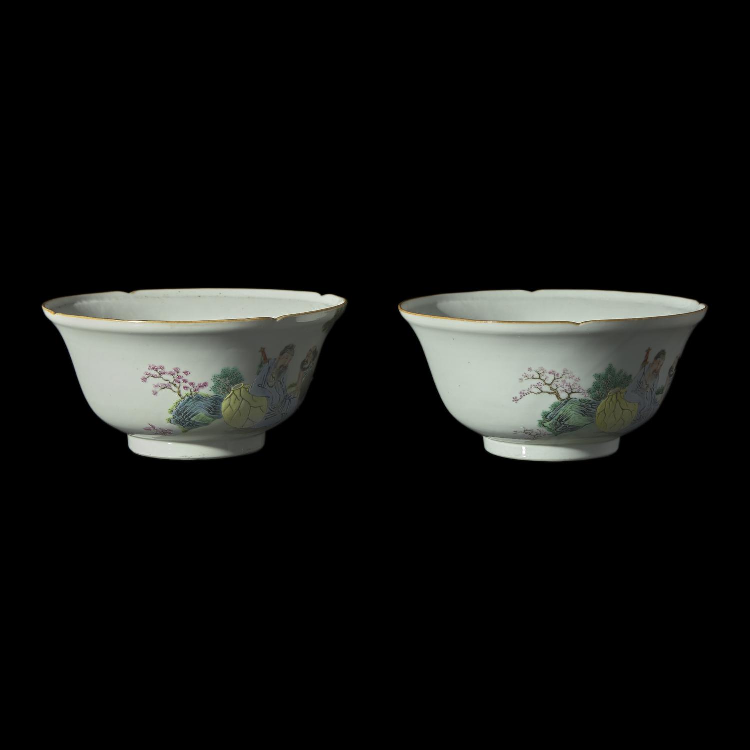 A Pair of Chinese Famille Rose 'Immortals' Bowls, Late Qing-Republic Period 晚清-民國 粉彩仙人圖花口碗一對