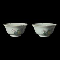 A Pair of Chinese Famille Rose 'Immortals' Bowls, Late Qing-Republic Period 晚清-民國 粉彩仙人圖花口碗一對