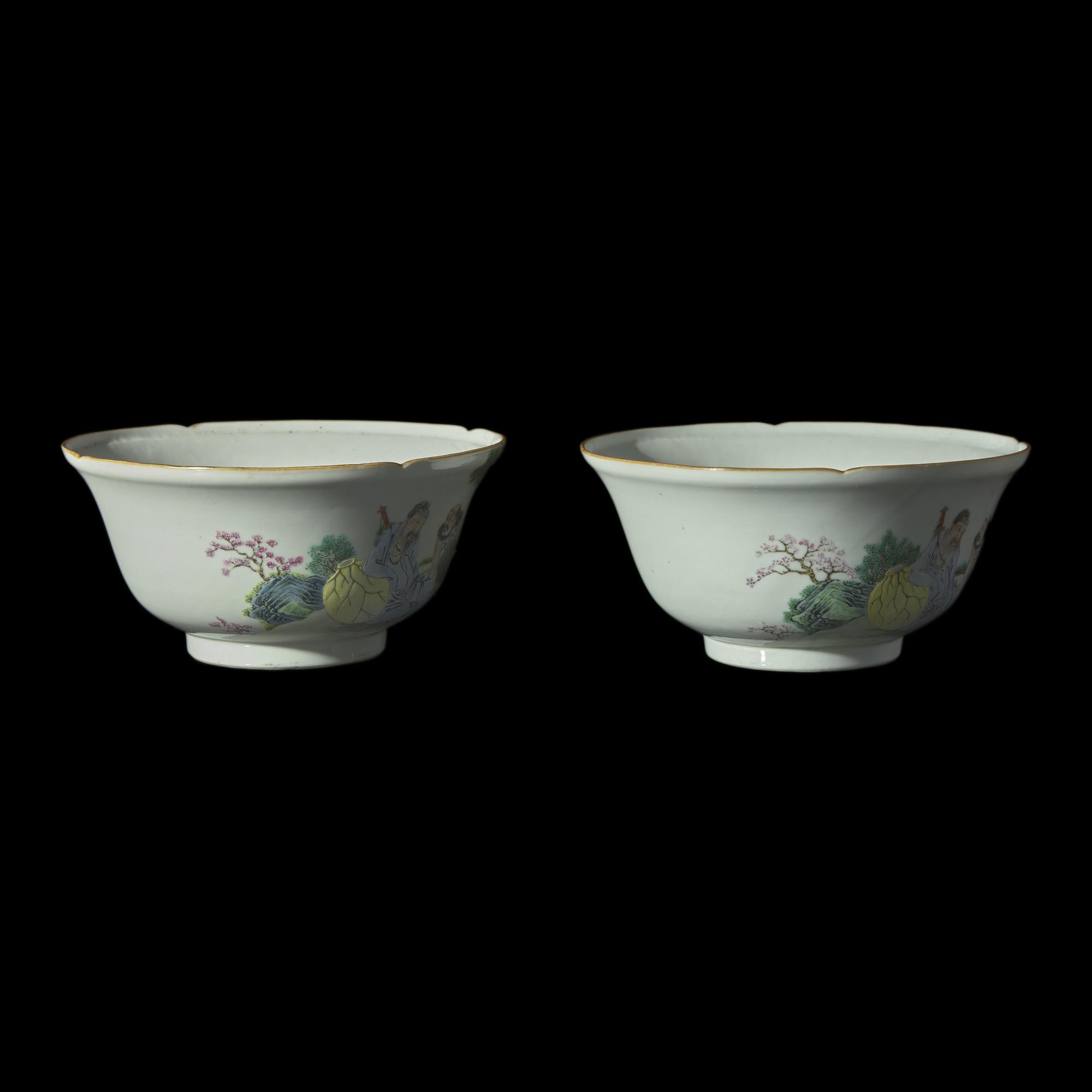 A Pair of Chinese Famille Rose 'Immortals' Bowls, Late Qing-Republic Period 晚清-民國 粉彩仙人圖花口碗一對