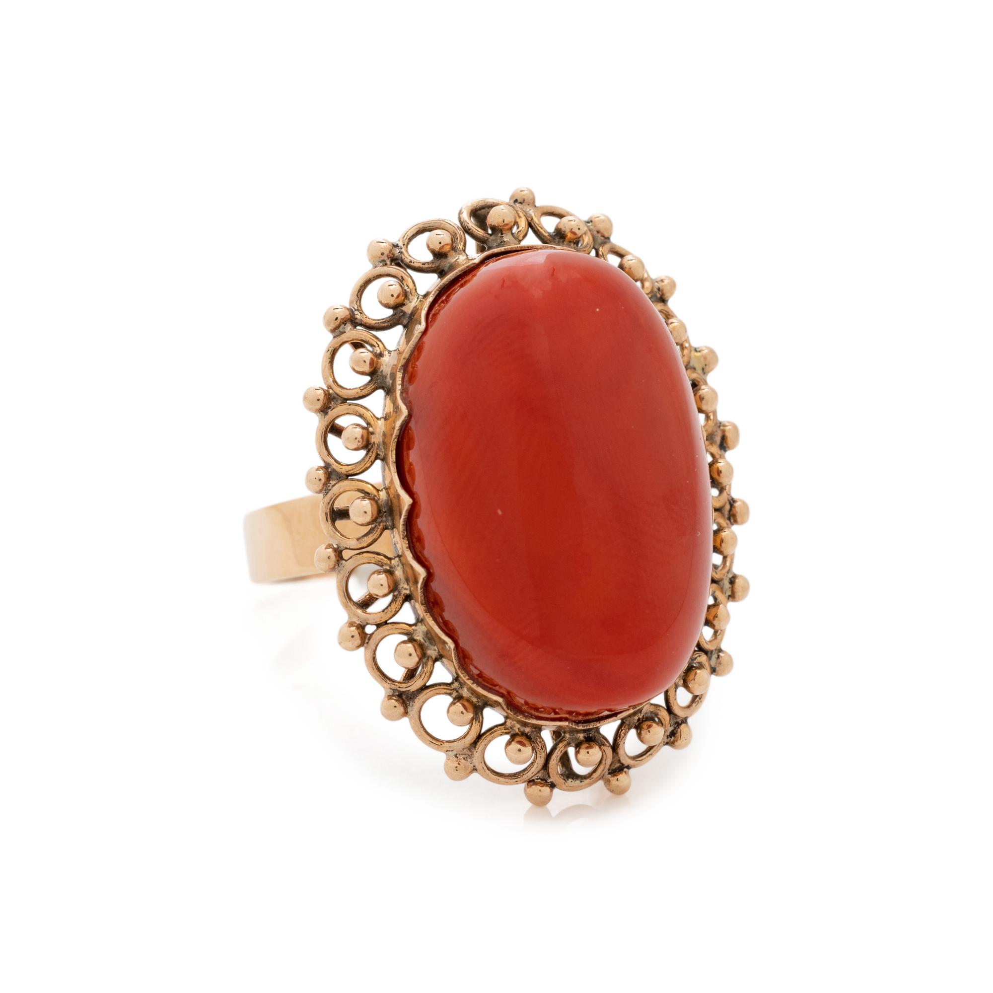 YELLOW GOLD AND CORAL RING