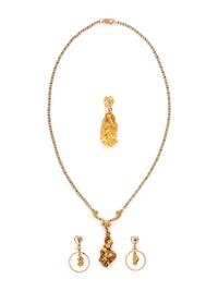 COLLECTION OF GOLD NUGGET JEWELRY