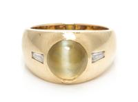 A Yellow Gold Cat's Eye Chrysoberyl and Diamond Ring, 8.60 dwts.