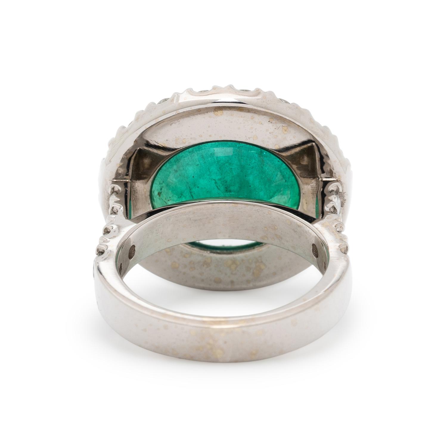 EMERALD AND DIAMOND RING
