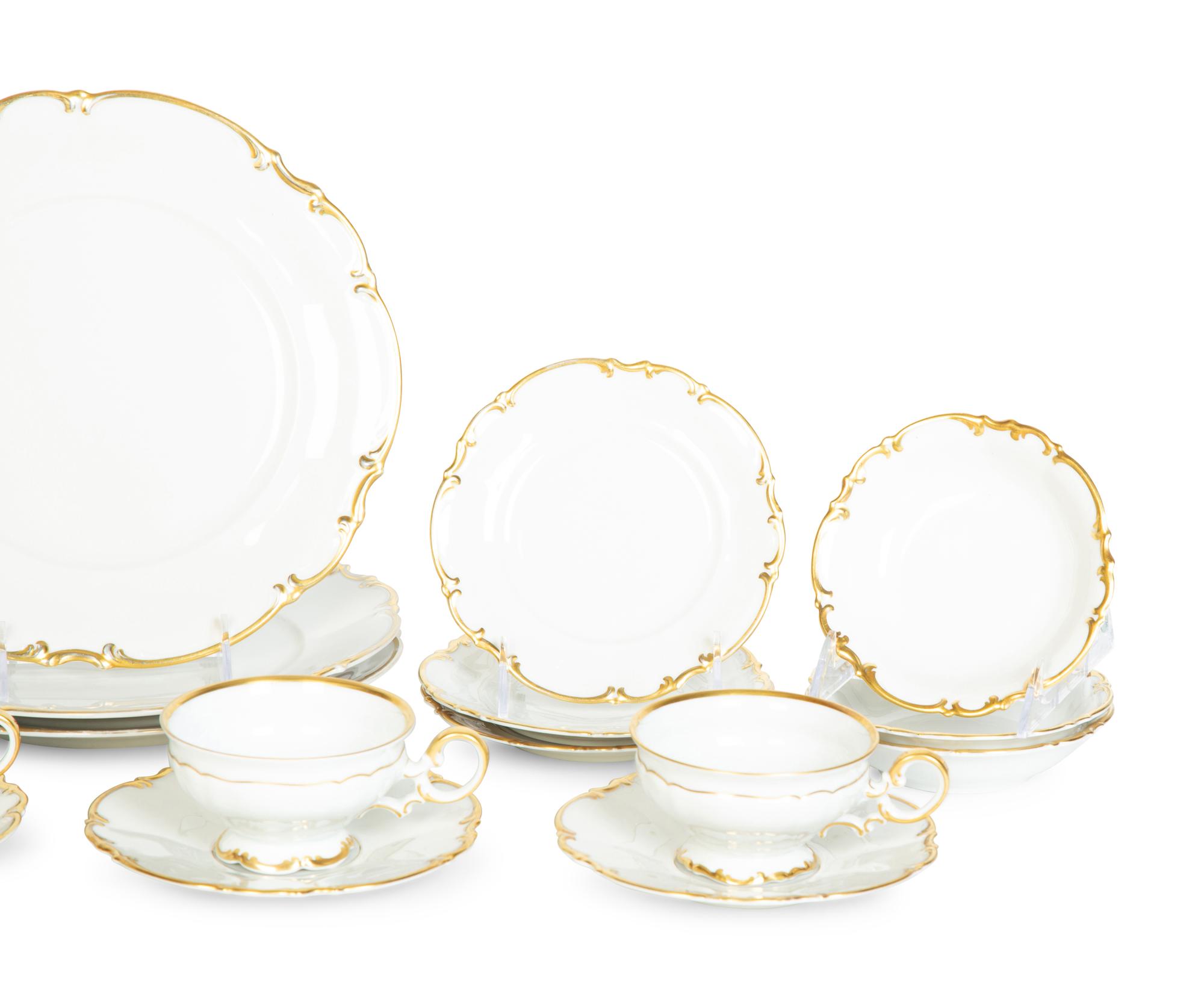 A Hutschenreuther Porcelain Brighton Dinner Service — 20th Century