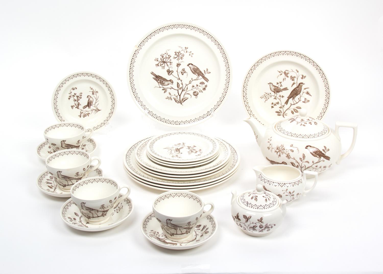 A Wedgwood Partial Dinner Service Diameter of plate 10 inches. — 20TH CENTURY