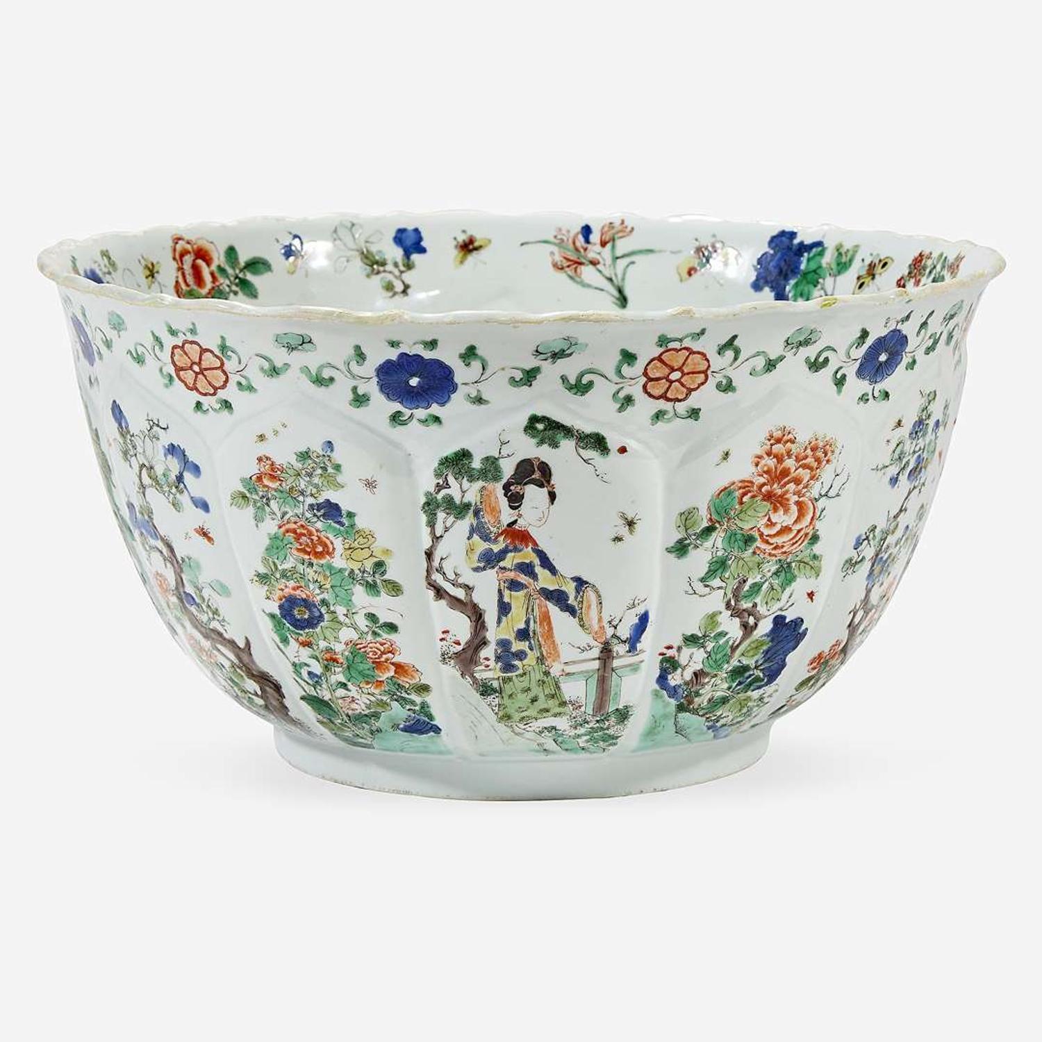 A Chinese famille verte-decorated lobed porcelain large bowl Kangxi period