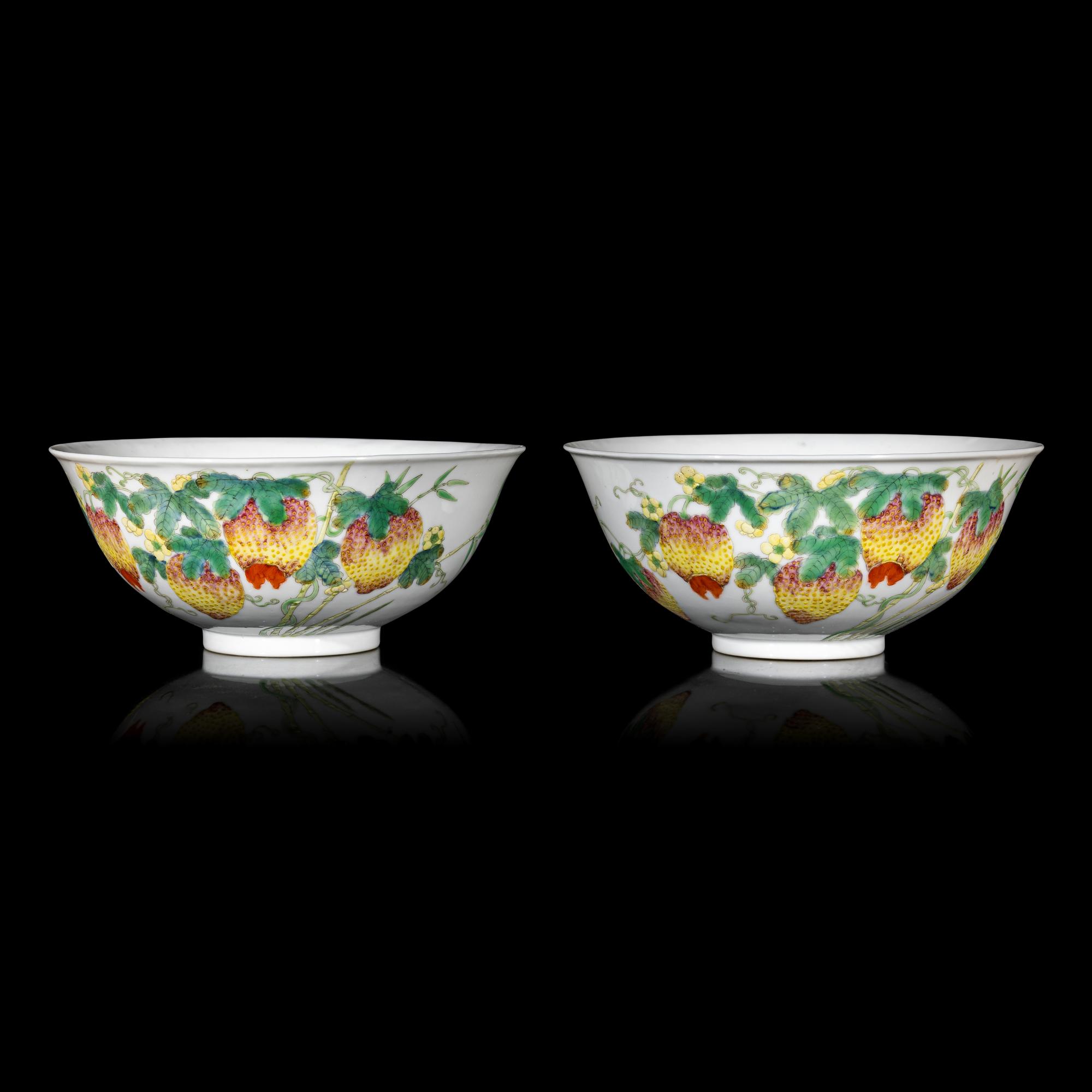 A Pair of Chinese Famille Rose Porcelain 'Balsam Pear' Bowls, Late Qing/Republic Period 晚清/民國 粉彩荔枝紋碗 大清光緒年製款