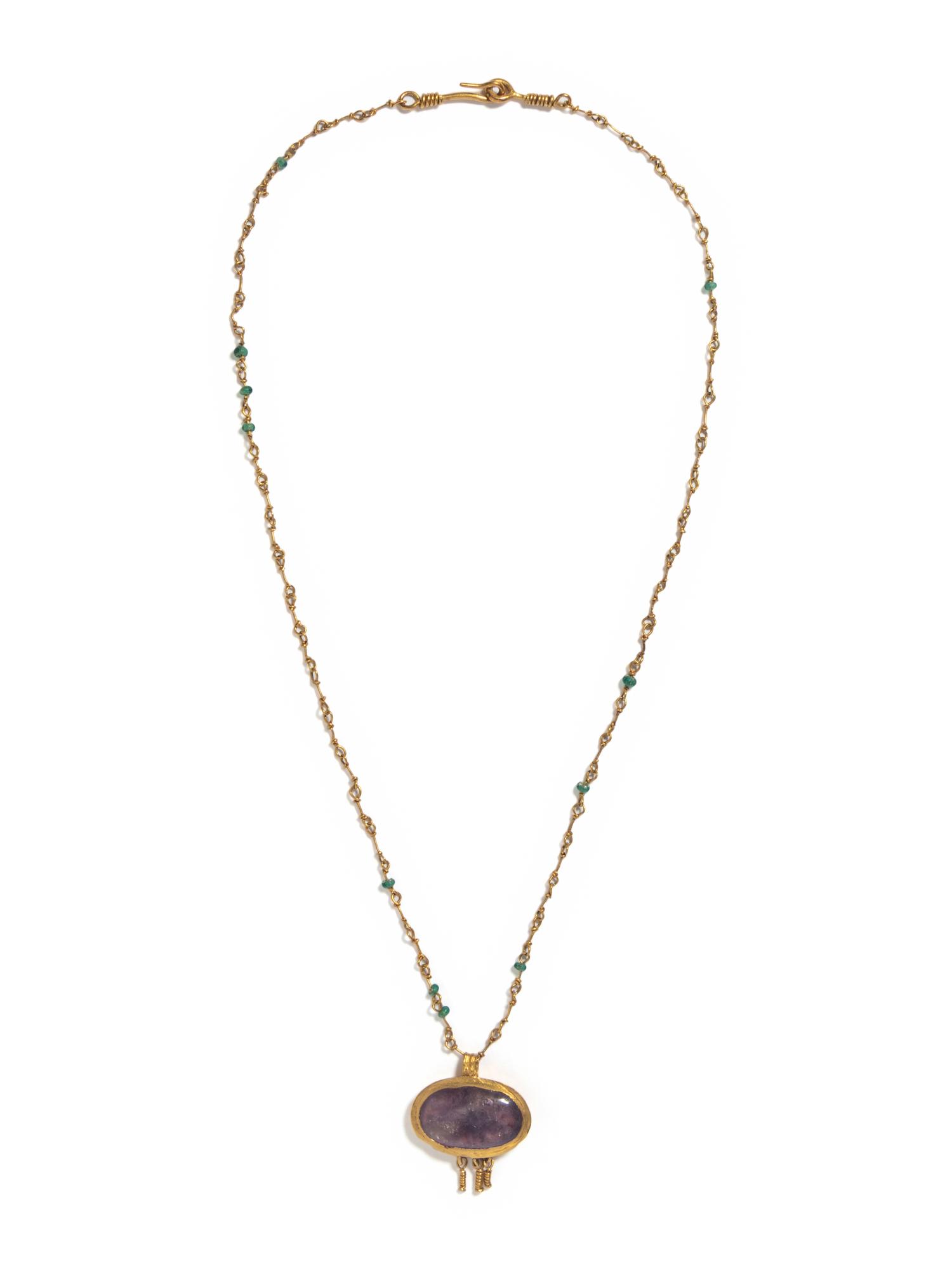 A Roman Gold and Amethyst Necklace with a Bunch of Grapes