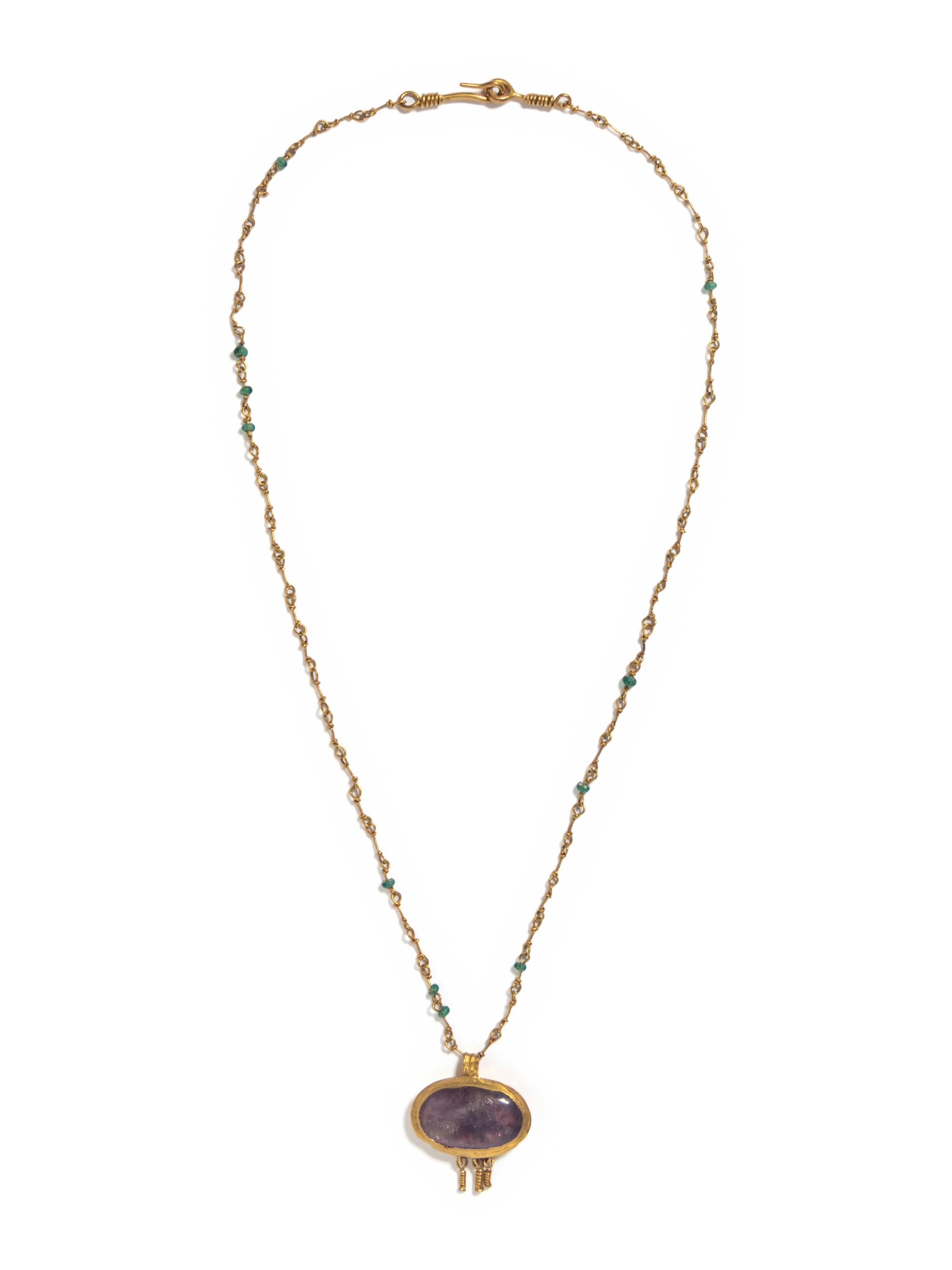 A Roman Gold and Amethyst Necklace with a Bunch of Grapes