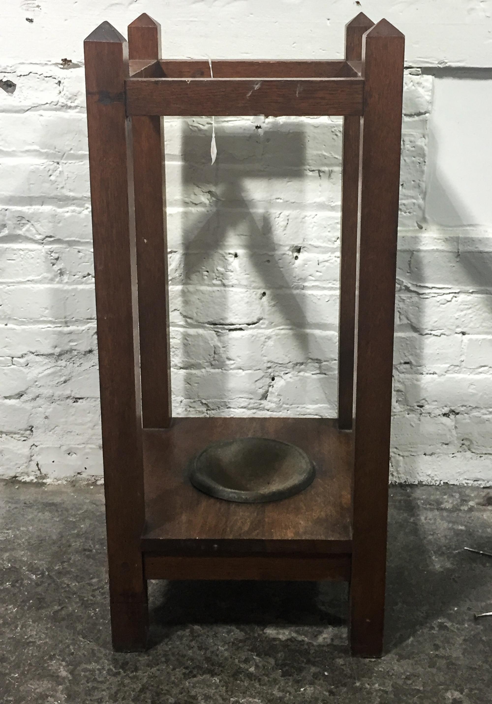 An Arts and Crafts Umbrella Stand Height 32 x width 14 x depth 14 inches. — EARLY 20TH CENTURY