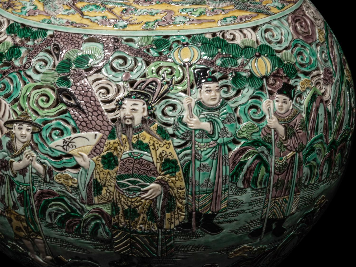 A Large Famille Verte Porcelain Reticulated Vase, Tianqiuping