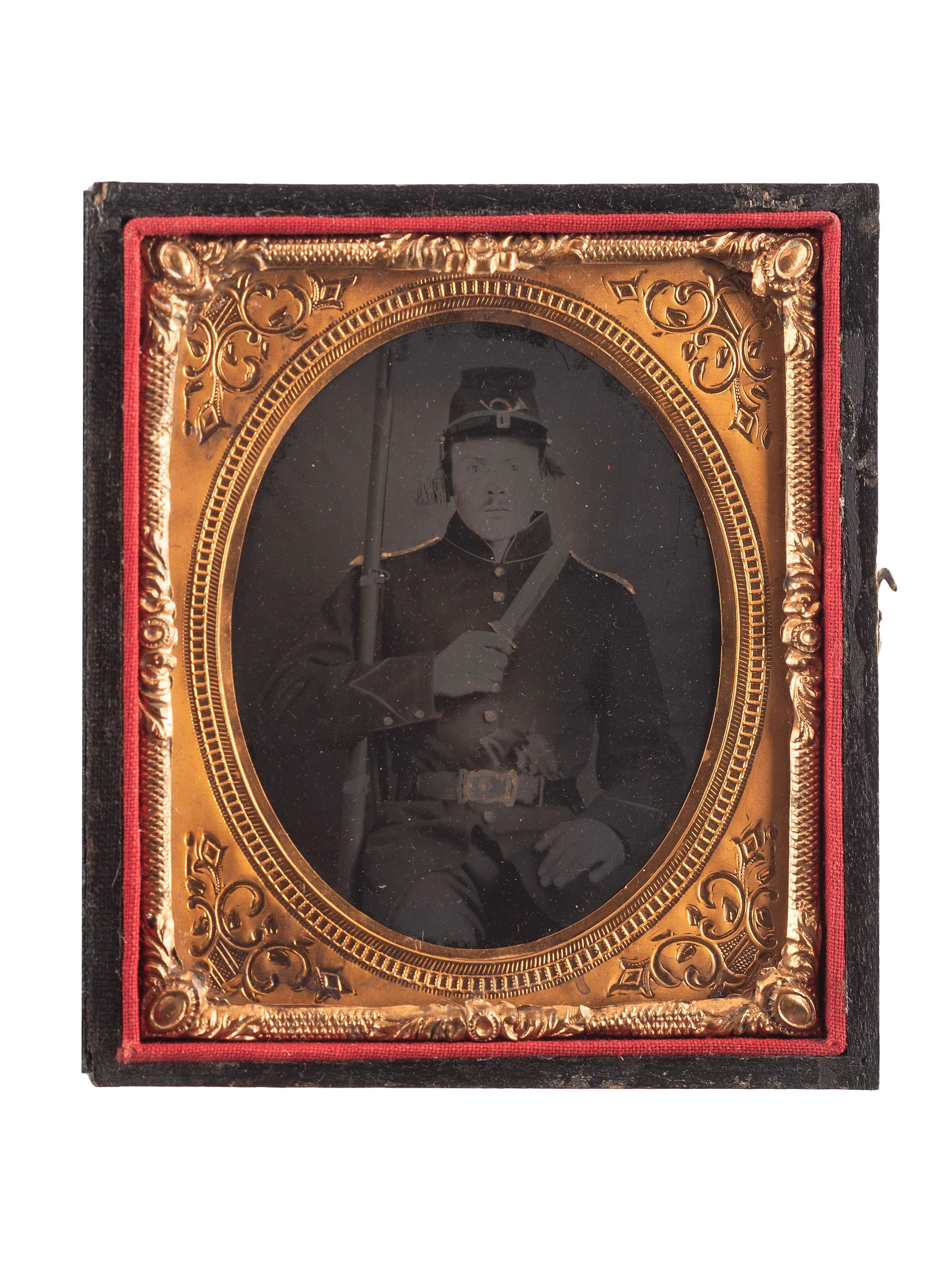 [CIVIL WAR]. A group of 4 ambrotypes and tintypes of soldiers armed with pistols and knives, comprising: