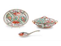 A Chinese Export Sauce Boat and Plate