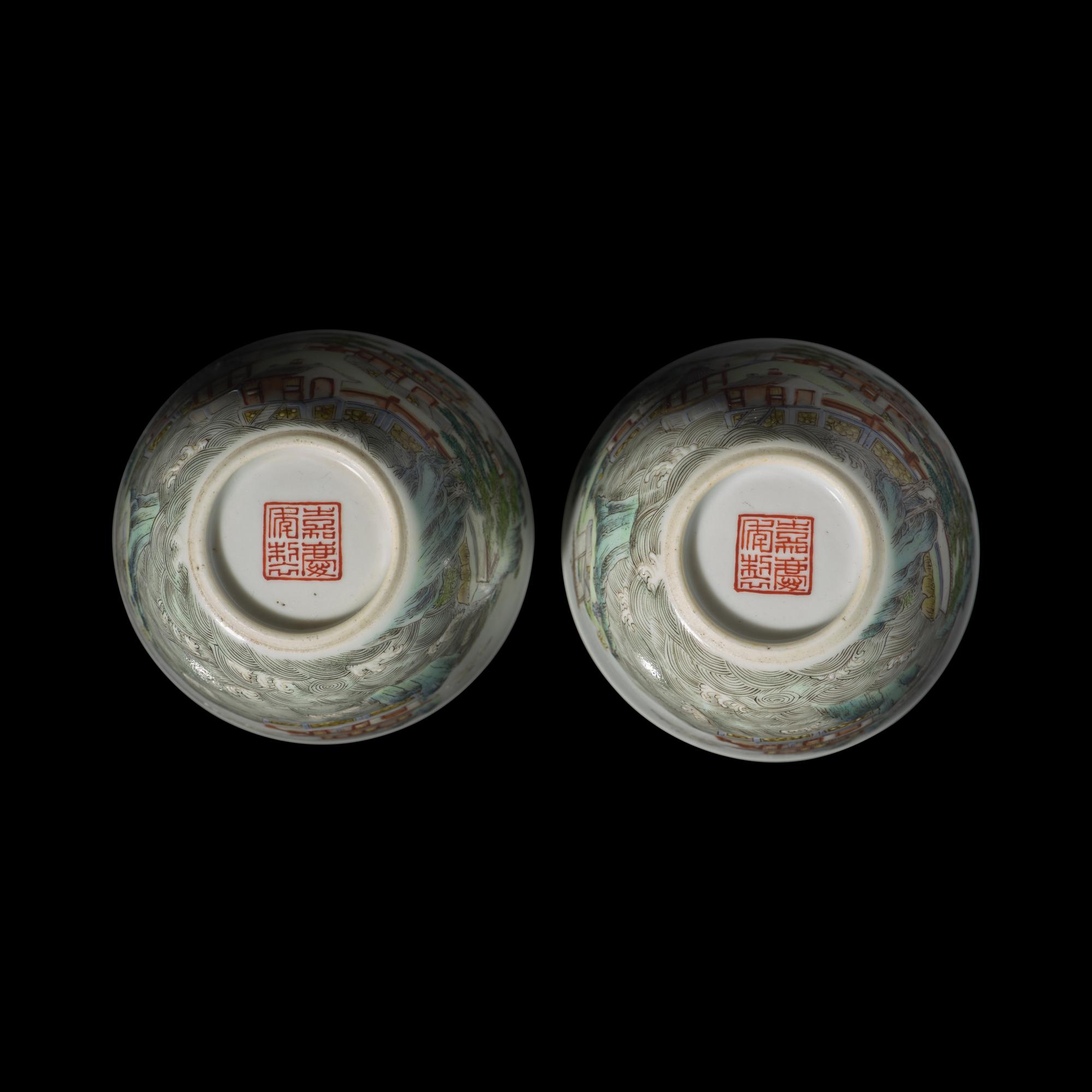 A Pair of Chinese Famille Rose Porcelain Cups 粉彩園景圖盃一對