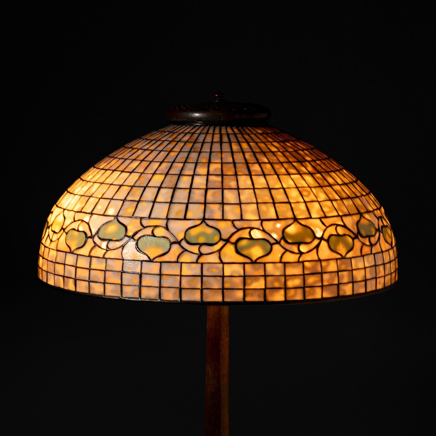Acorn table lamp