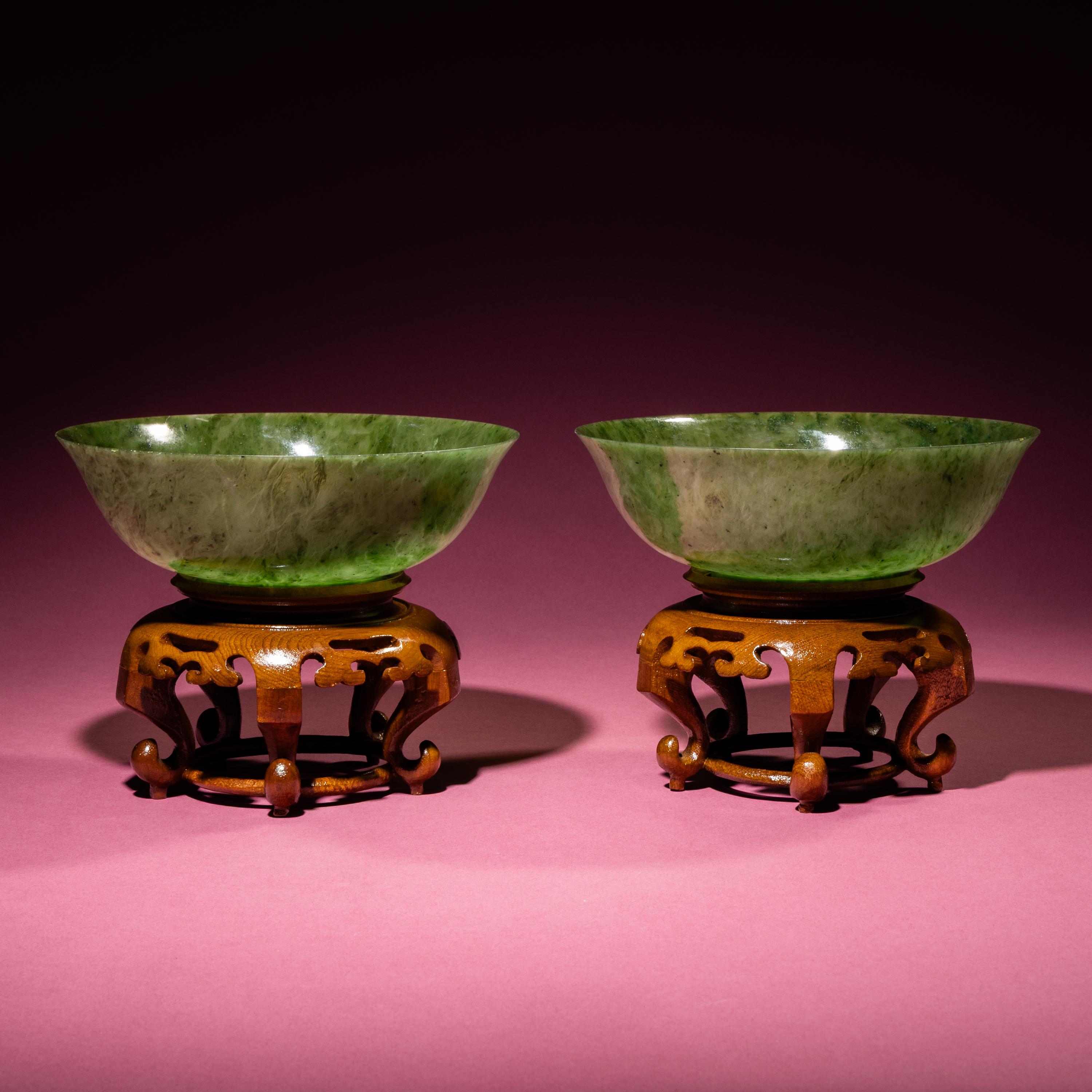 A Pair of Chinese Spinach Jade Bowls, 19th-20th Century — 晚清-民國 碧玉碗一對