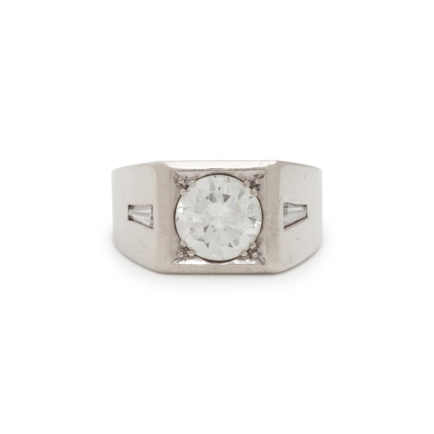 DIAMOND AND WHITE GOLD RING