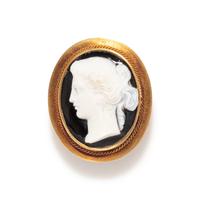 ANTIQUE, YELLOW GOLD AND AGATE CAMEO BROOCH