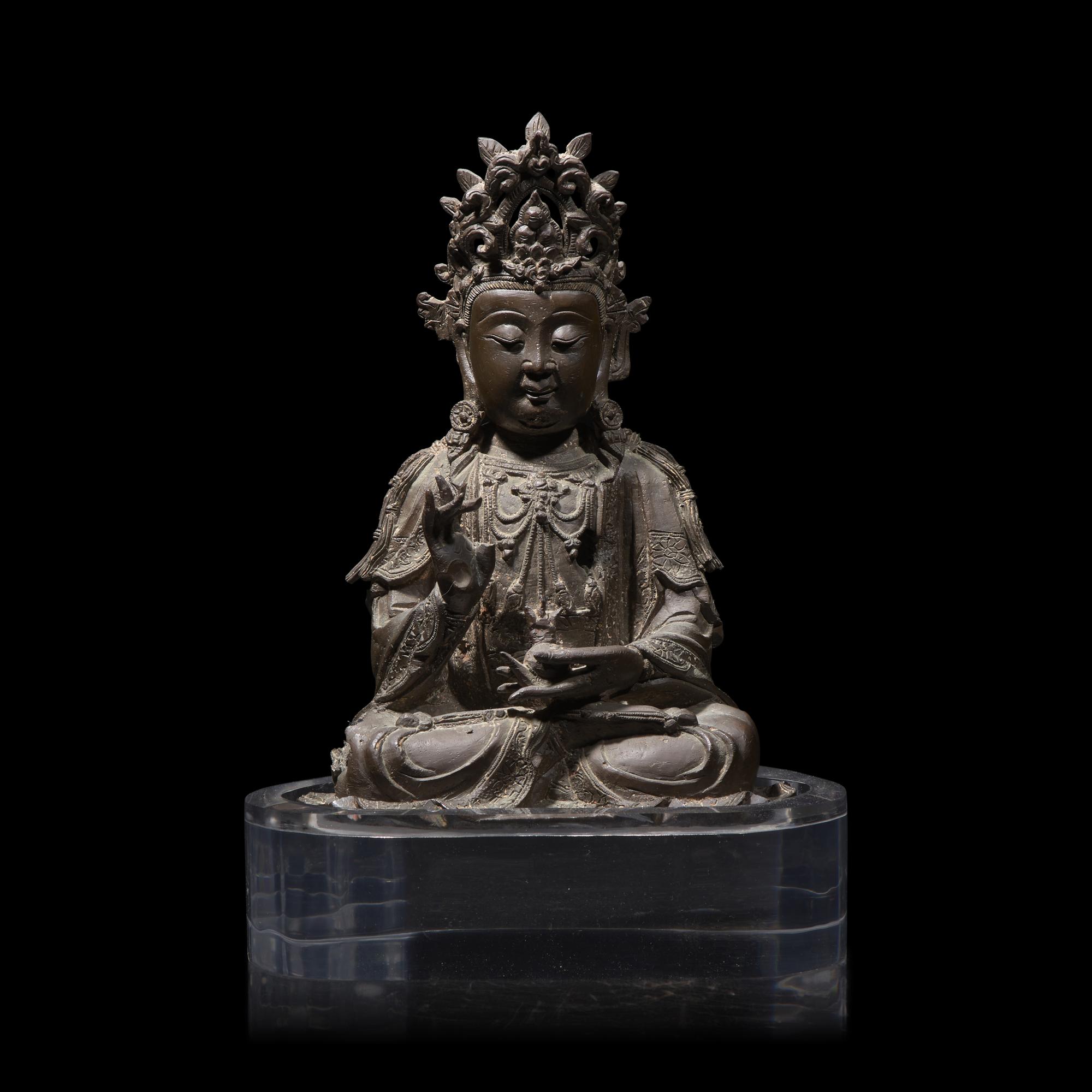 A Chinese Bronze Figure of Guanyin Seated, Ming Dynasty or Later 明或更晚 銅觀音坐像