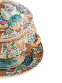 A Chinese Export Porcelain Tureen and Underplate
