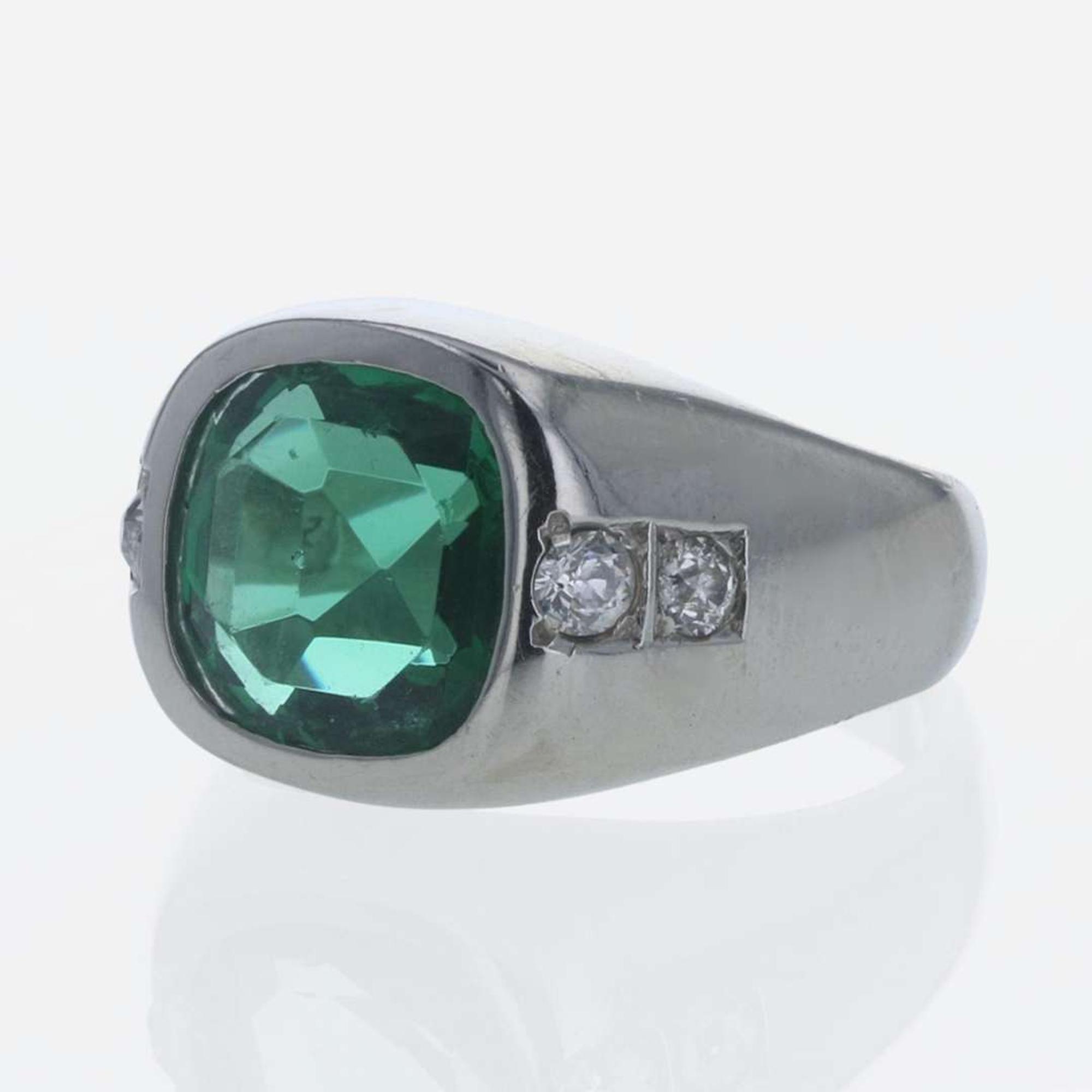 An 18K White Gold Ring