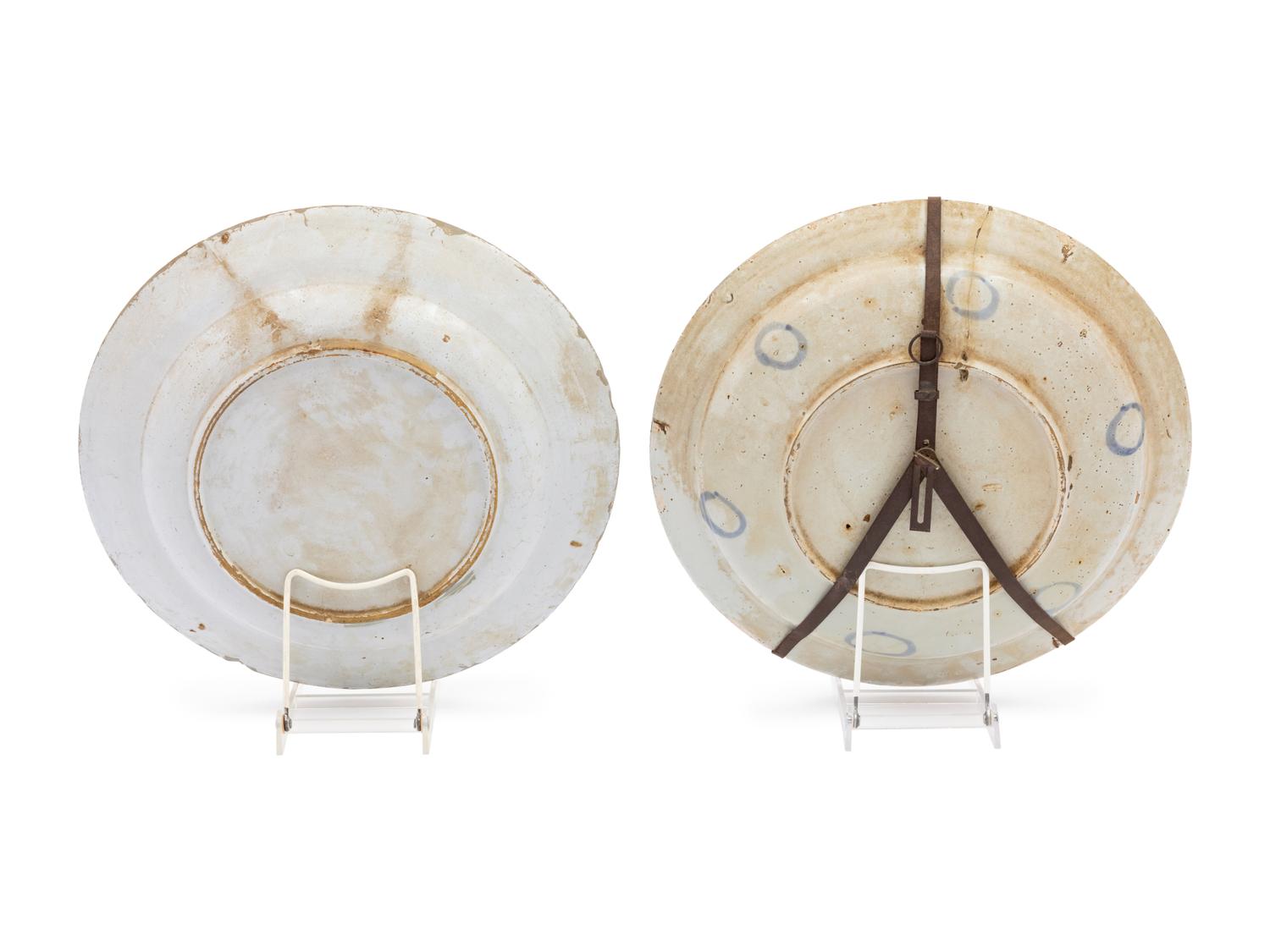 A Delft Pottery Charger and a Chinese Export Kraak Ware Charger