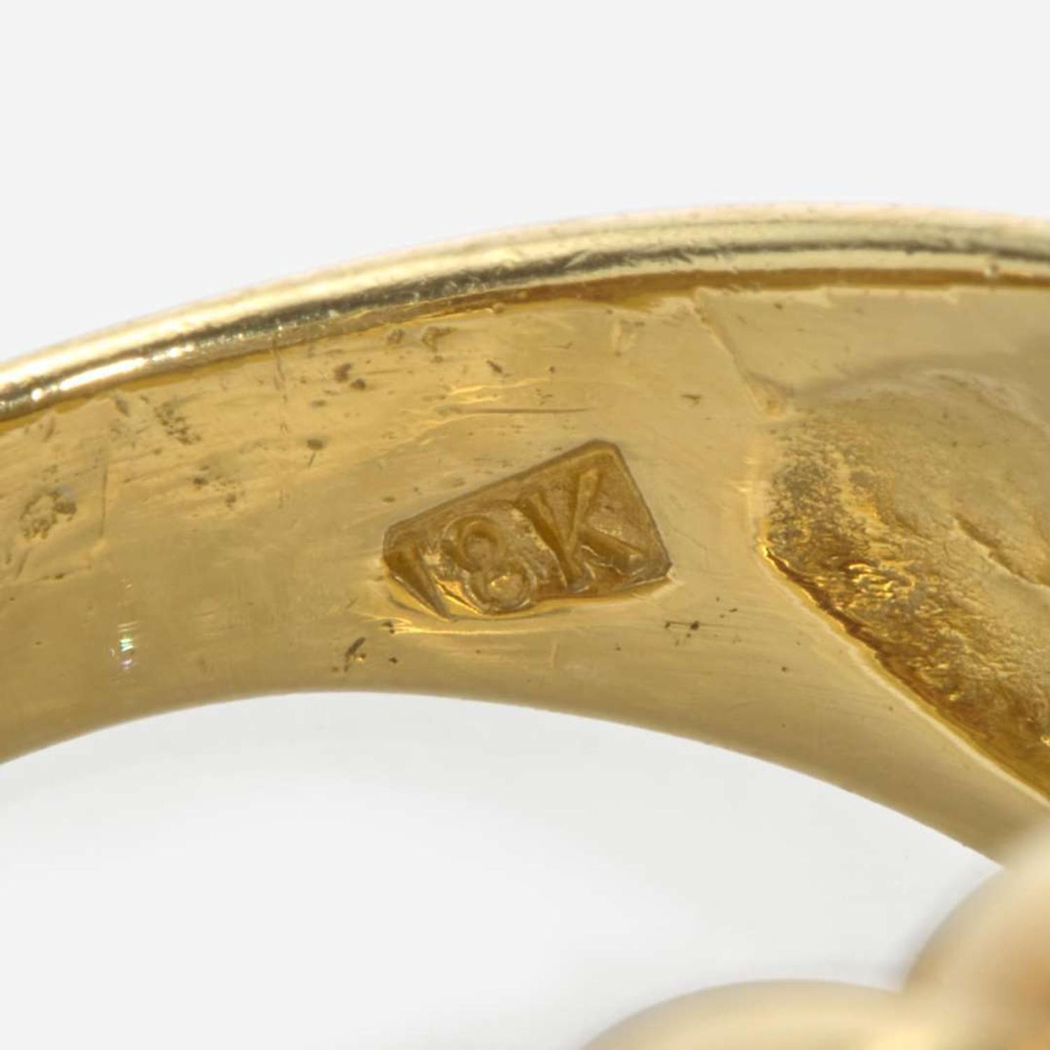 An 18K Yellow Gold and Pavé Diamond Ring
