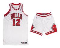 A Kirk Hinrich 2006-07 Game Used Chicago Bulls Full Uniform,