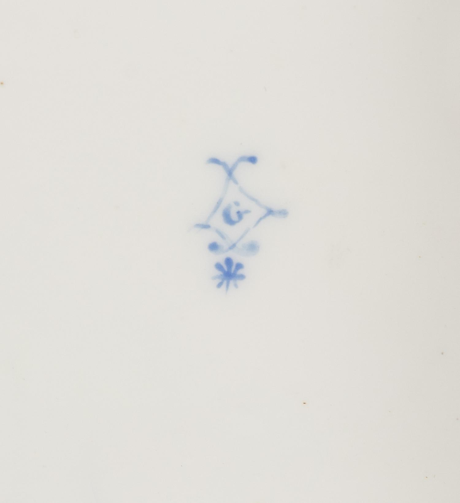 A Sèvres Green Ribbon Decorated Porcelain Plate ( Assiette 'à Guirlandes' )