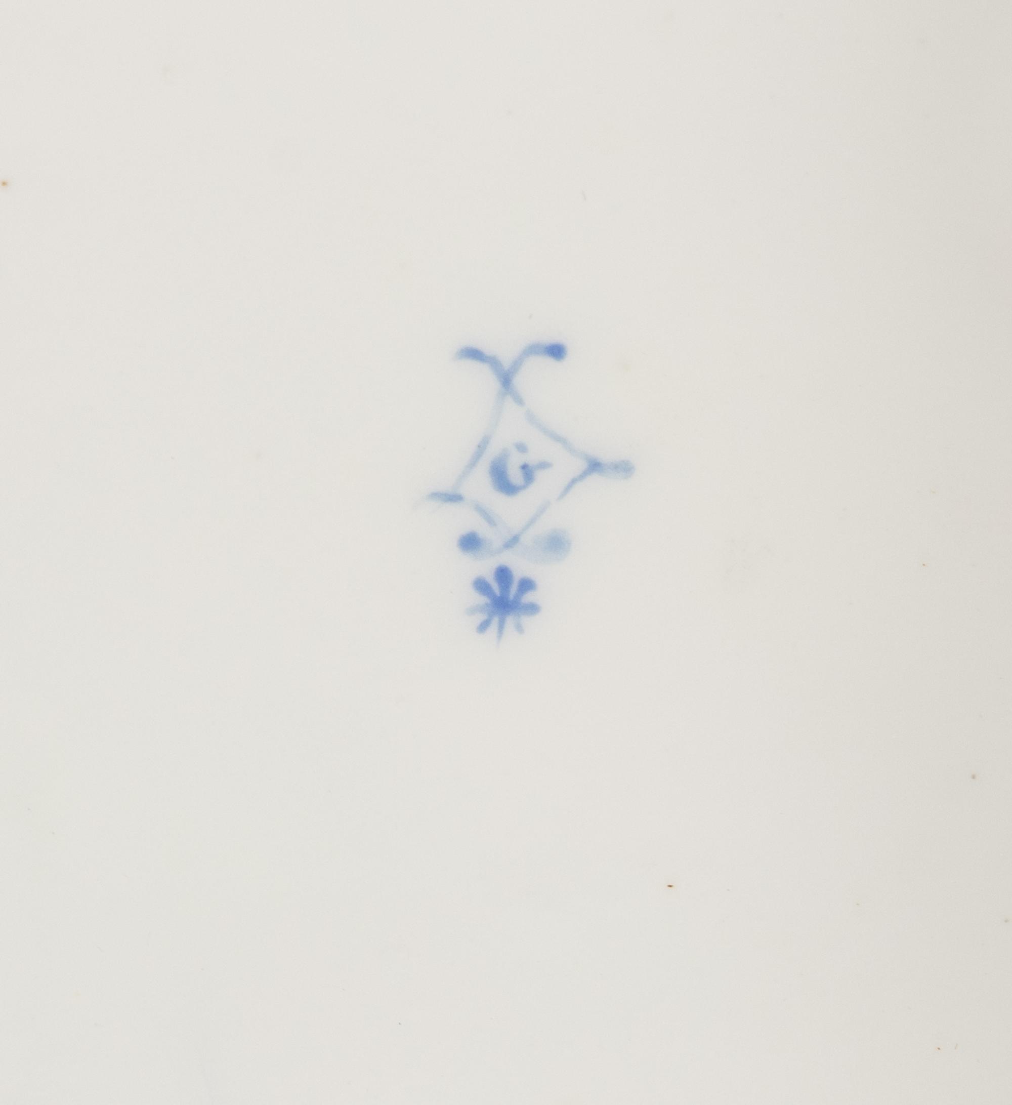 A Sèvres Green Ribbon Decorated Porcelain Plate ( Assiette 'à Guirlandes' )