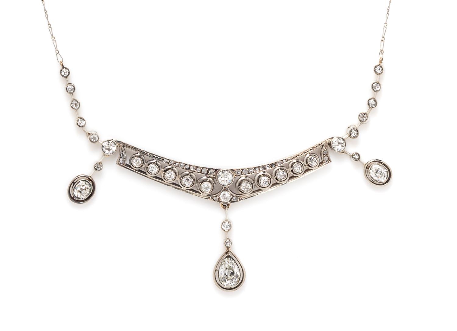 An Edwardian White Gold and Diamond Necklace, 8.20 dwts.