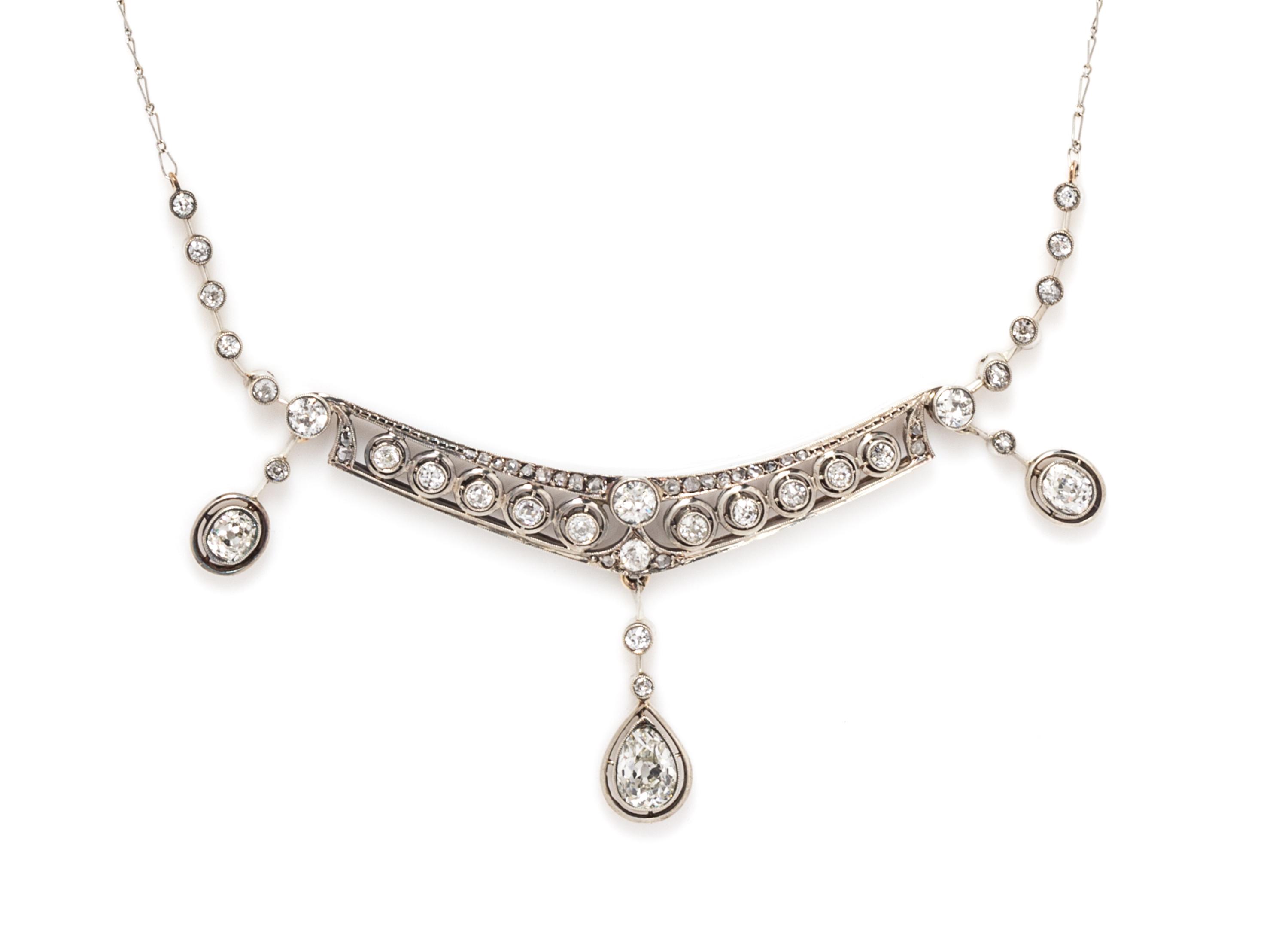 An Edwardian White Gold and Diamond Necklace, 8.20 dwts.