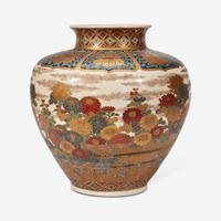 A large Japanese enameled Satsuma vase 日本珐琅彩萨摩烧大罐 19th century ????