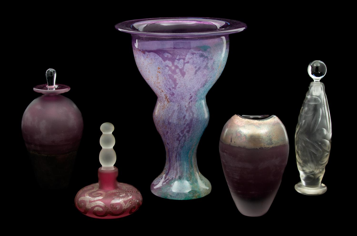 A Group of Five Contemporary Art Glass Articles Height of tallest 8 3/4 inches. — 20TH CENTURY
