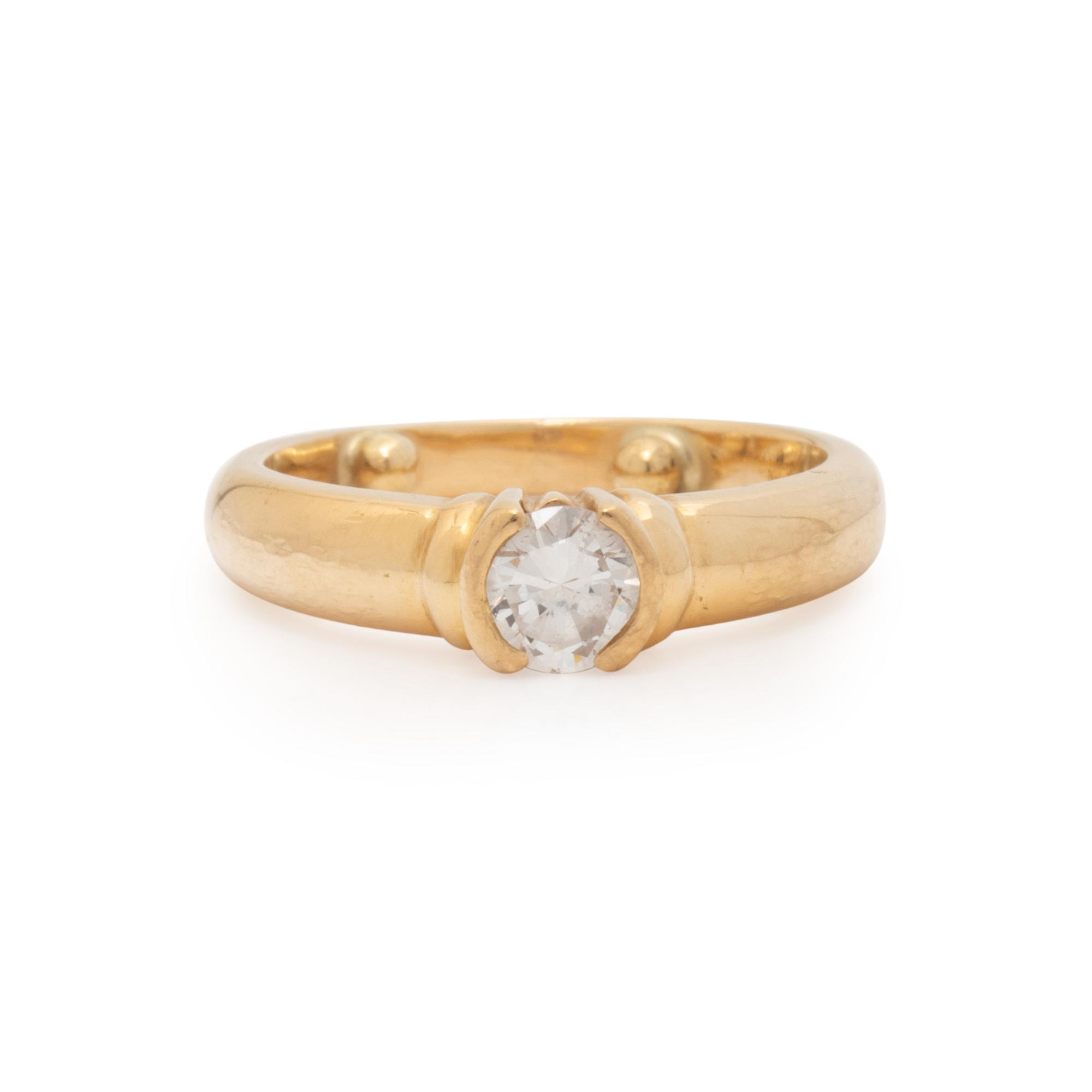 DIAMOND AND YELLOW GOLD RING