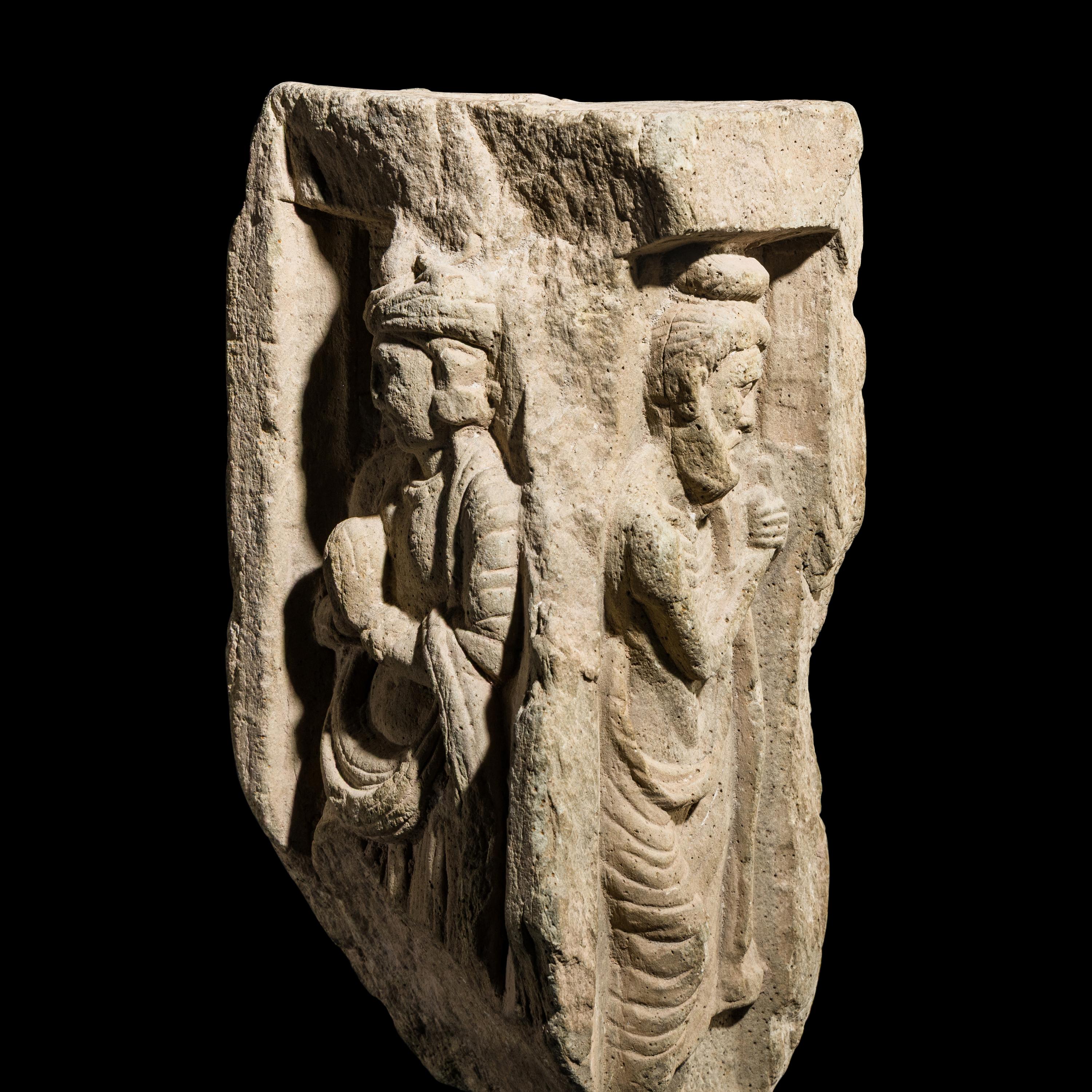 A Gandharan Schist Corner Fragment, 2nd to 3rd Century — 二至三世纪 犍陀羅片岩石柱残件