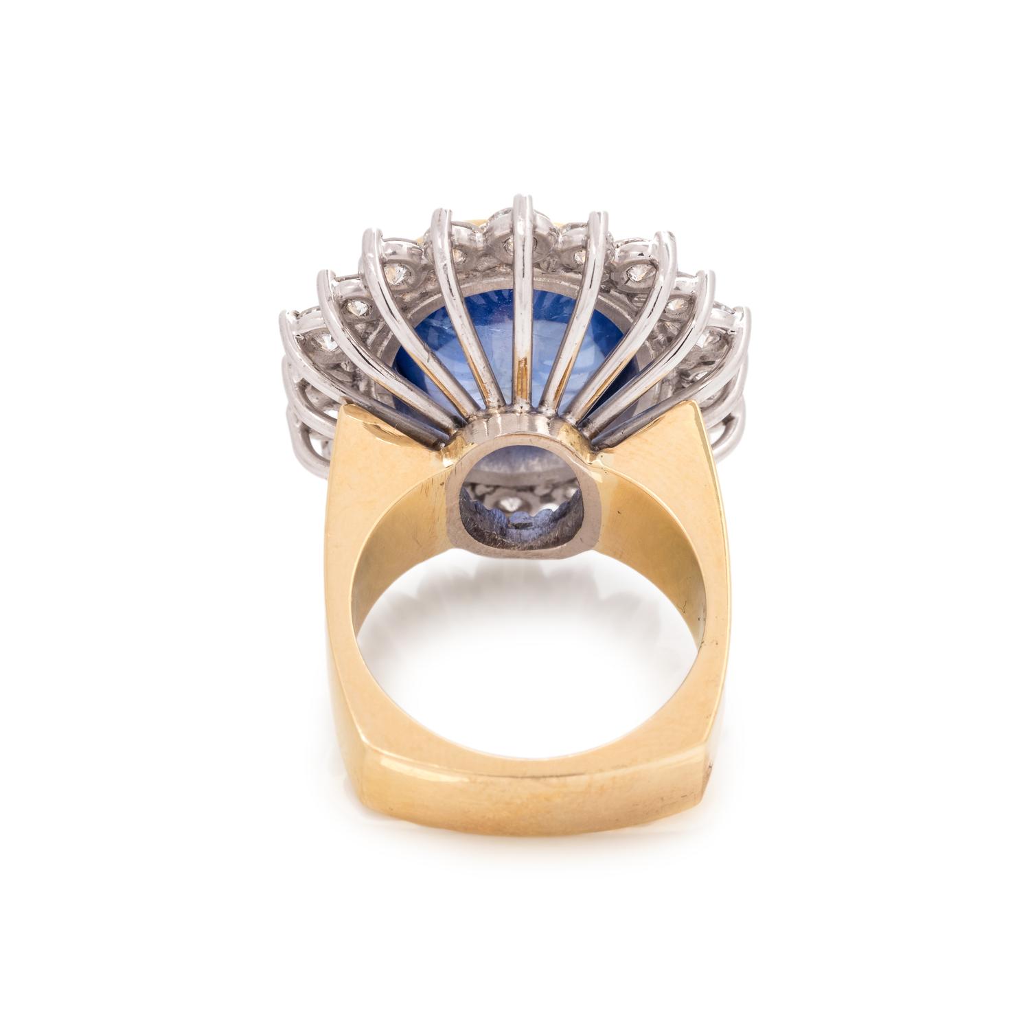 SAPPHIRE AND DIAMOND RING