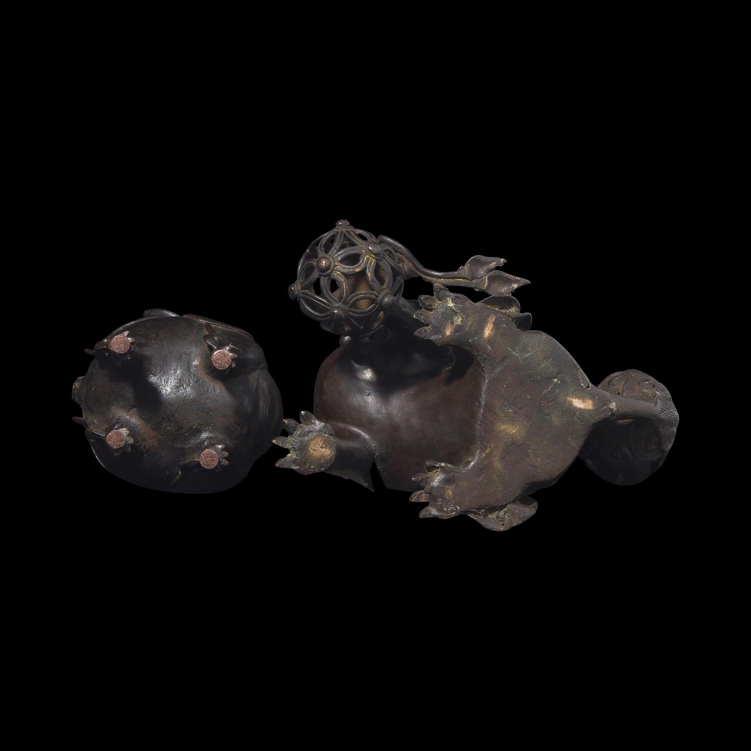 A Chinese Bronze Lion-Form Bronze Censer, and a Luduan Censer, 17th/18th Century 清早中期 銅佛獅香爐及甪端香爐各一