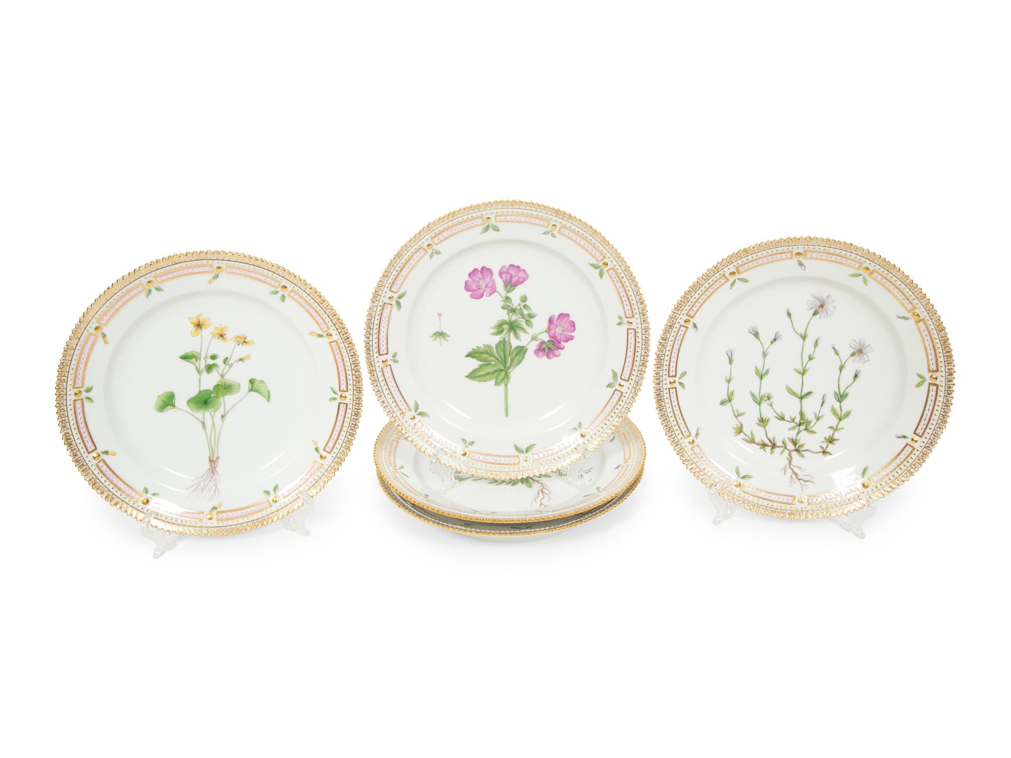 Thirteen Royal Copenhagen Flora Danica Porcelain Luncheon Plates