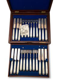 A Georgian Silver and Mother-of-Pearl Handled Dessert Service — 18TH/19TH CENTURY