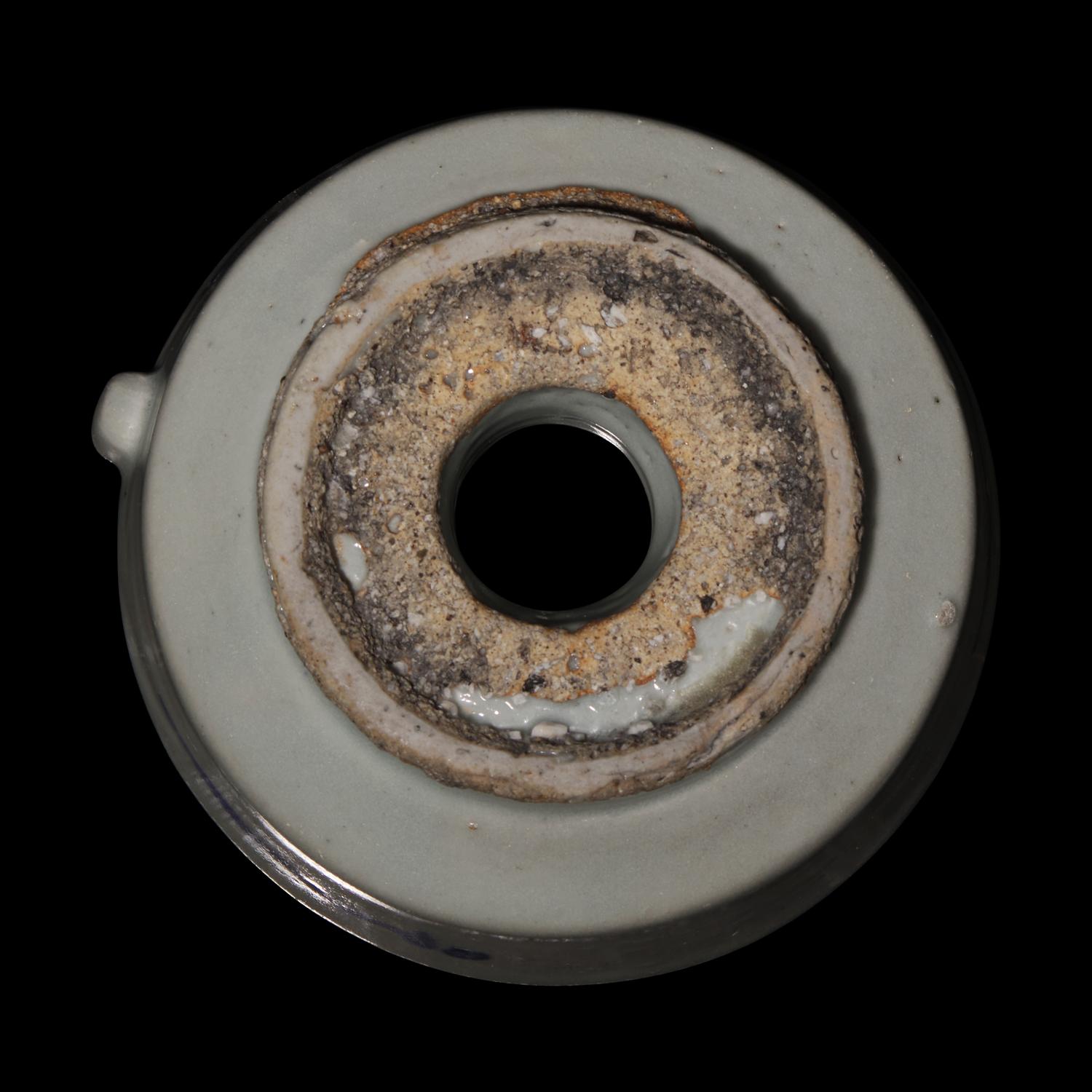 A Korean Blue and White Porcelain 'Landscape' Water Dropper, 19th Century 十九世紀 朝鮮青花山水紋硯滴