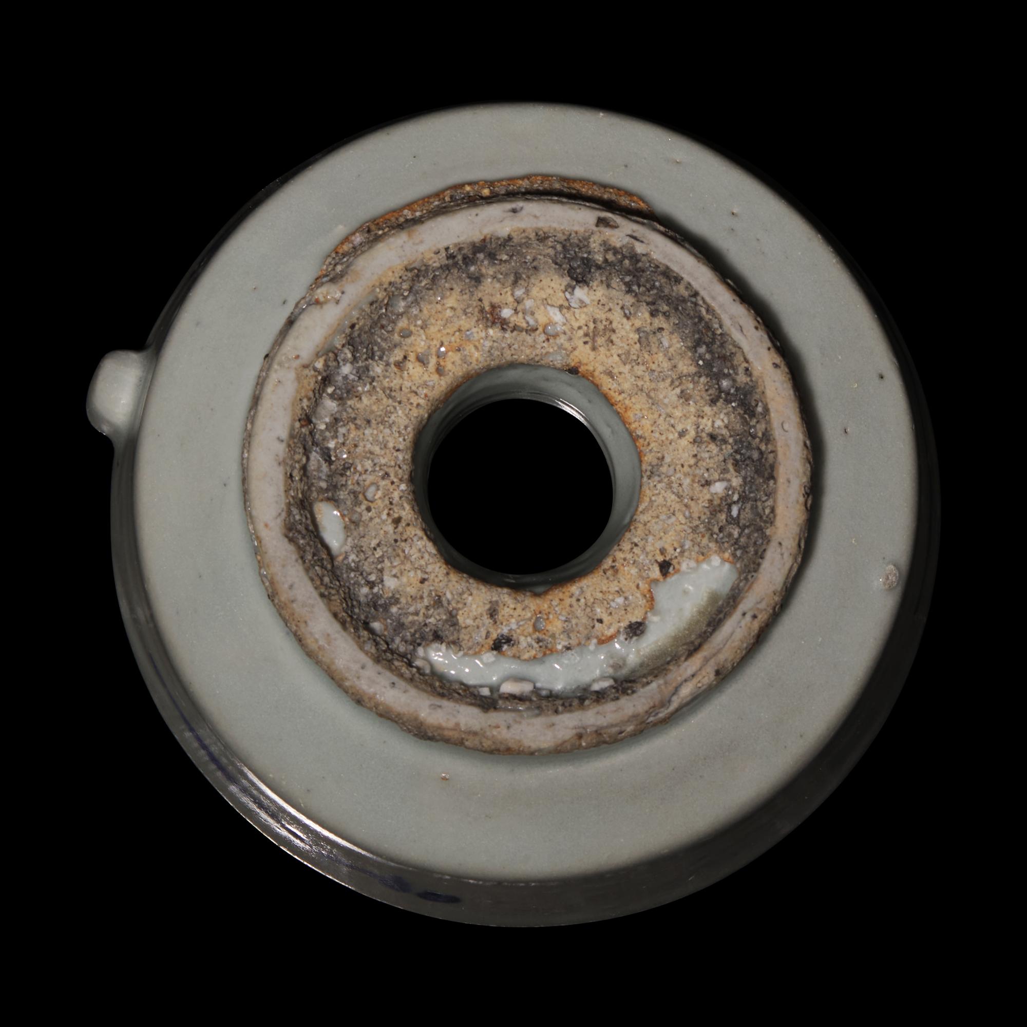 A Korean Blue and White Porcelain 'Landscape' Water Dropper, 19th Century 十九世紀 朝鮮青花山水紋硯滴