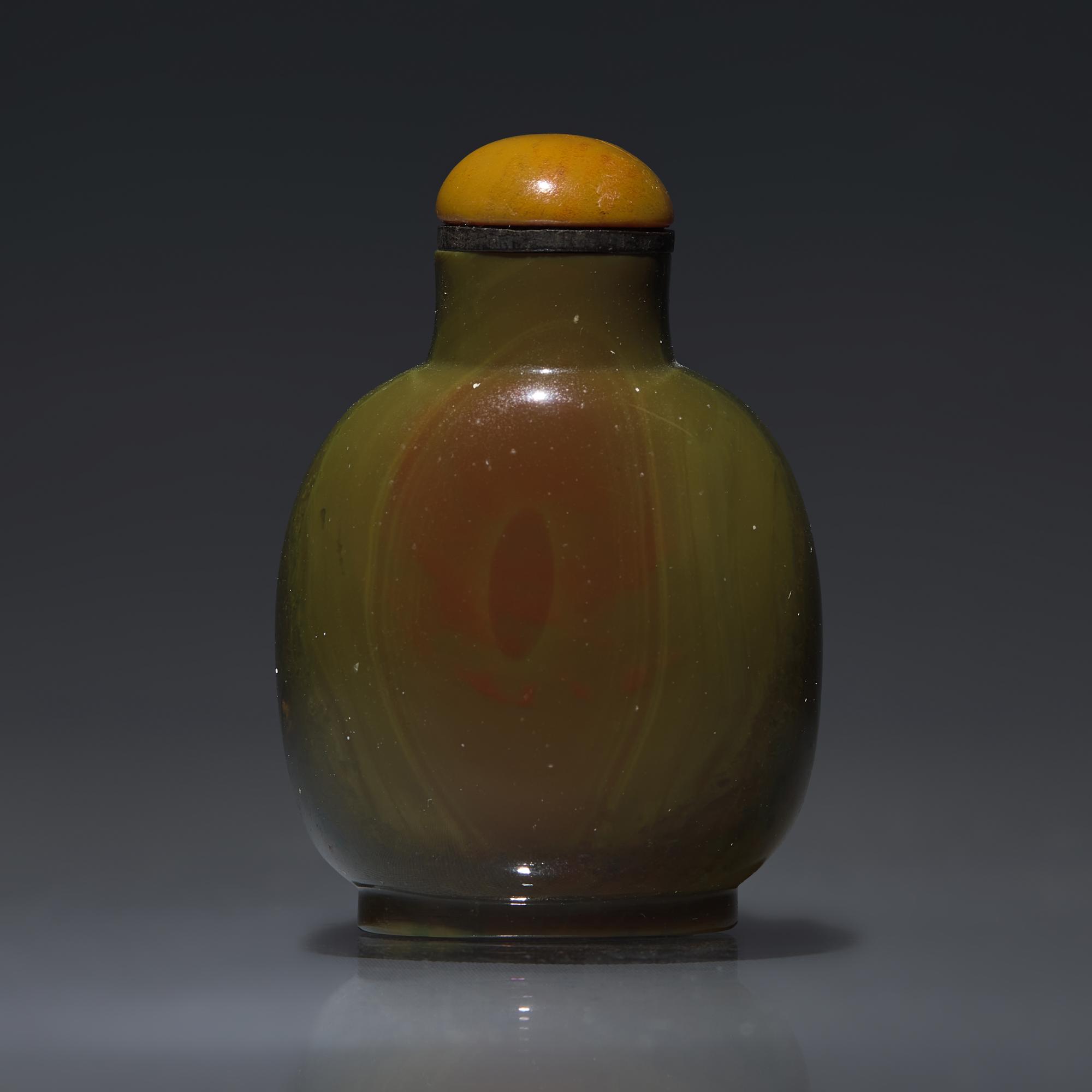 A Chinese Carved Jasper "Tethered Horse" Snuff Bottle, Qing Dynasty, Qianlong Period — 清乾隆 羊肝瑪瑙巧雕駿馬圖鼻煙壺