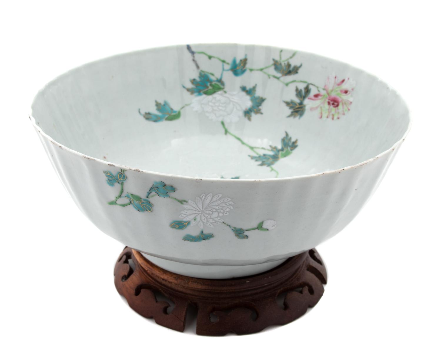 A Chinese Export Porcelain Bowl